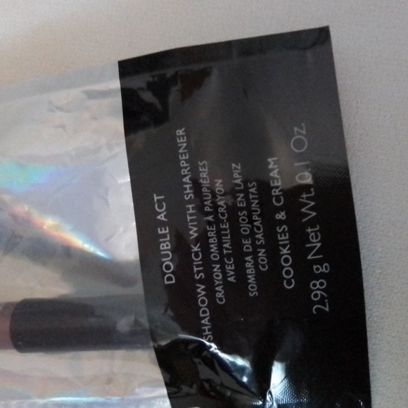 NIB Eyeshadow, Setting Spray and Brush Set - Picture 5 of 16